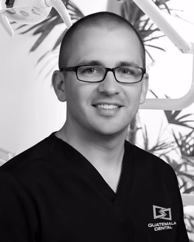 Dr. Cromwell Macal Méndez